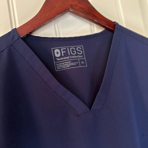 FIGS Scrub Top - Casma, Three-Pocket - Technical Collection - Picture 3 of 5